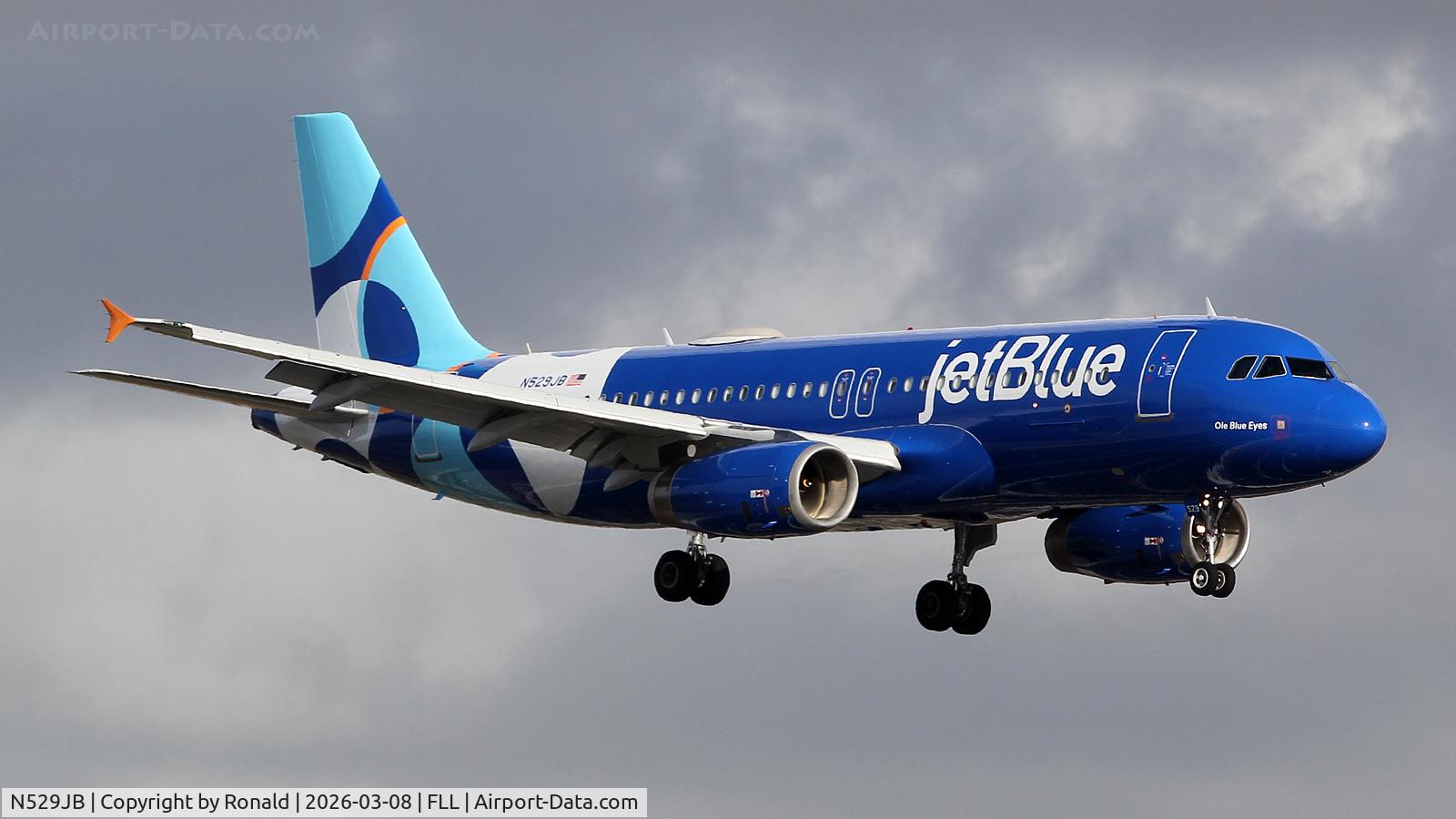 N529JB, 2001 Airbus A320-232 C/N 1610, at fll