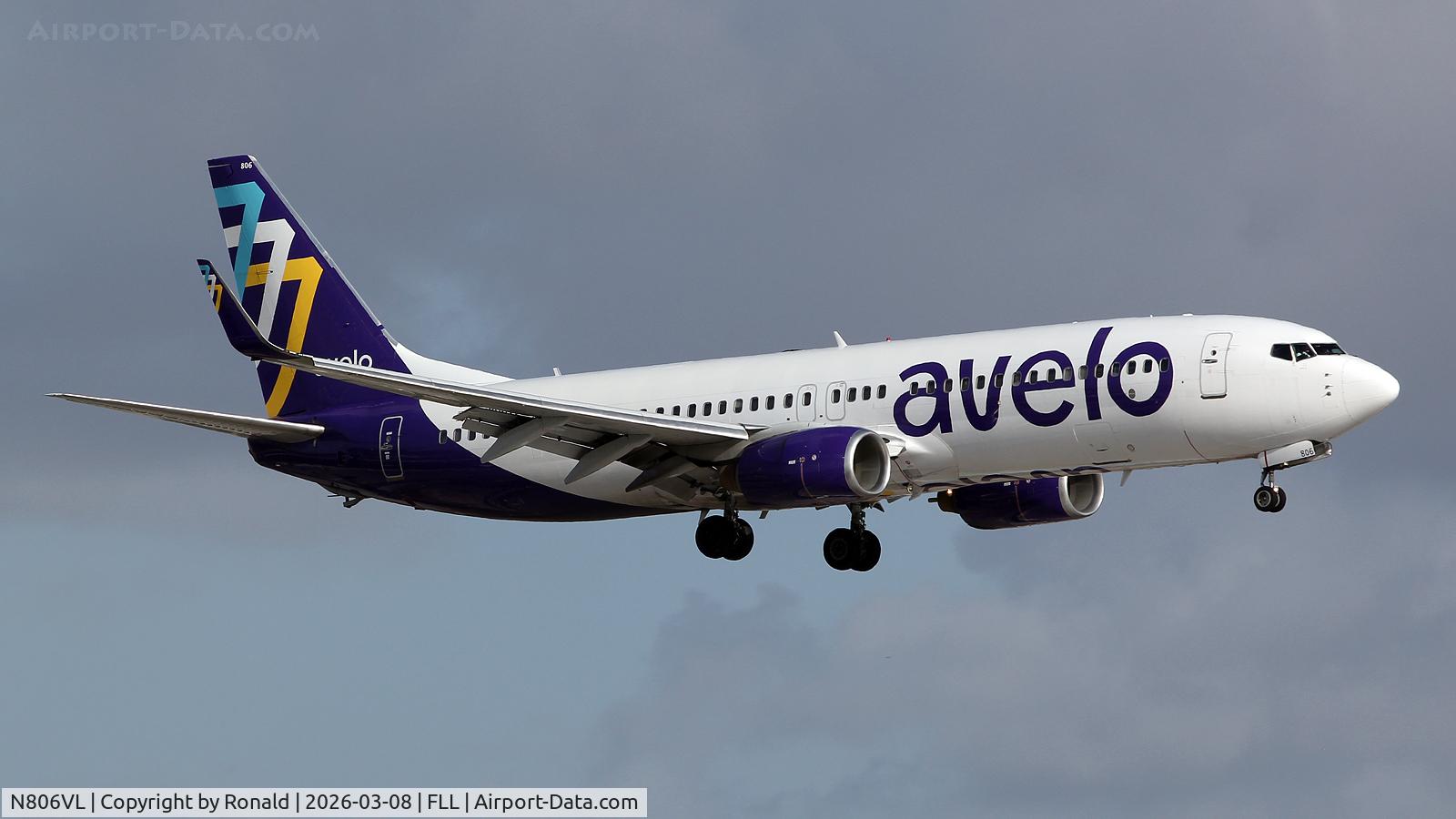 N806VL, 2006 Boeing 737-8EH C/N 34656, at fll