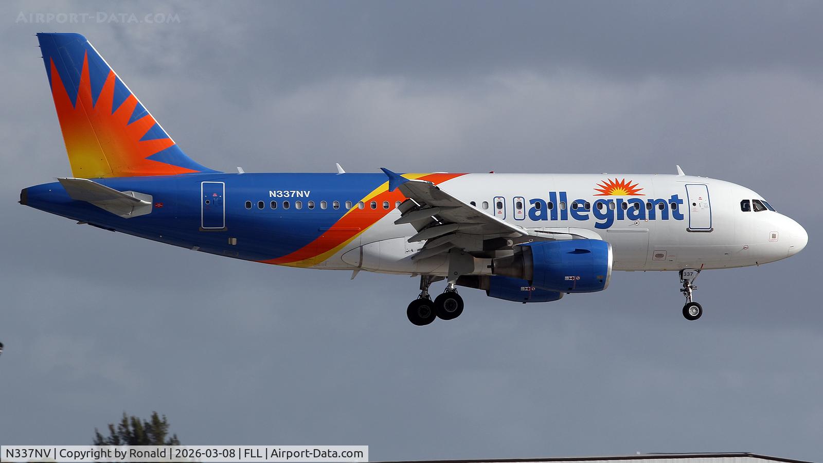 N337NV, 2004 Airbus A319-111 C/N 2170, at fll