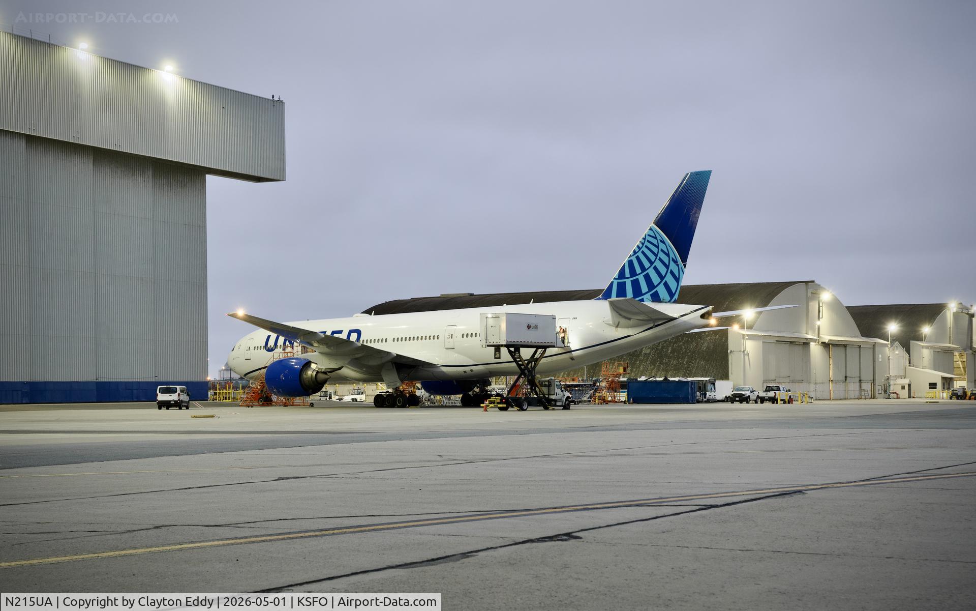 N215UA, 2000 Boeing 777-222 C/N 30221, SFO 2026