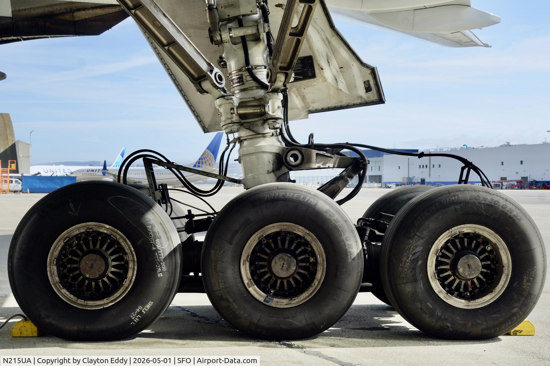 N215UA, 2000 Boeing 777-222 C/N 30221, SFO 2026