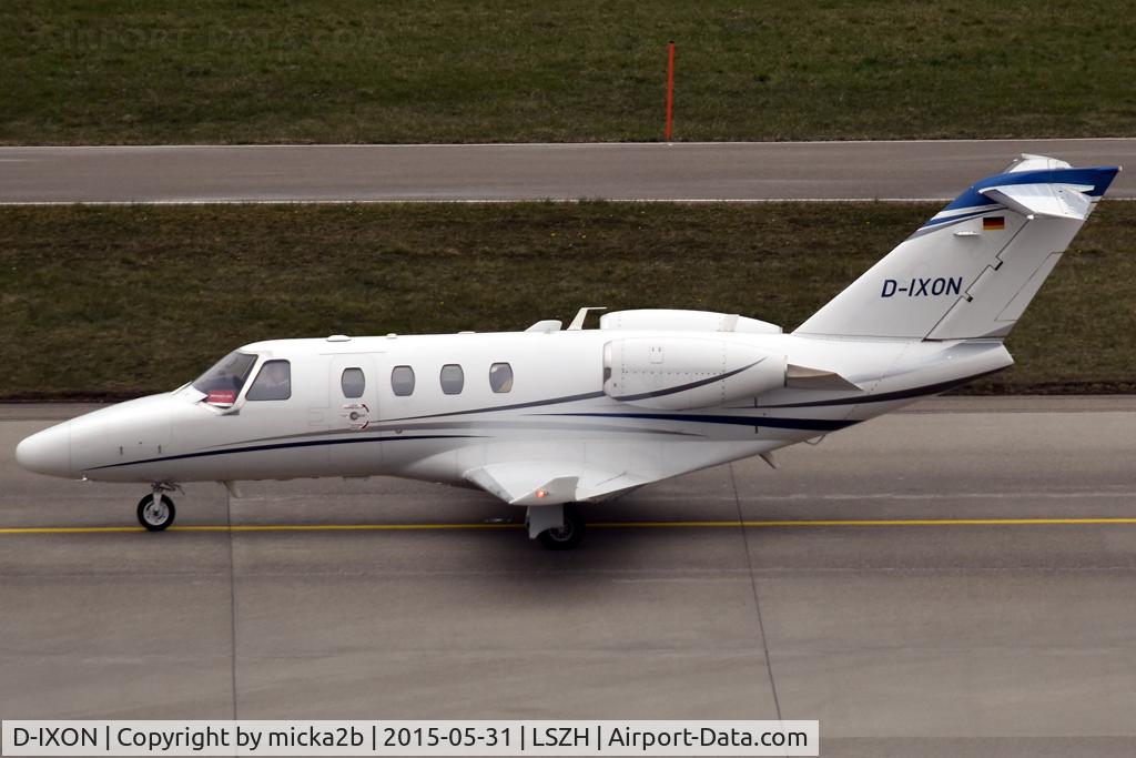 D-IXON, 2022 Cessna 525 Citation M2 C/N 525-1115, Taxiing