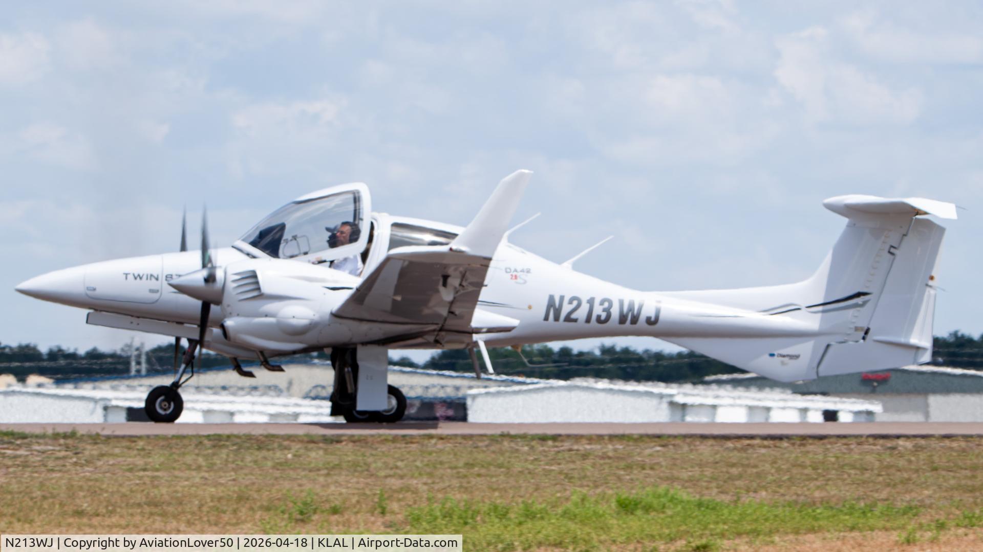 N213WJ, 2007 Diamond DA-42 Twin Star C/N 42.AC053, DA42