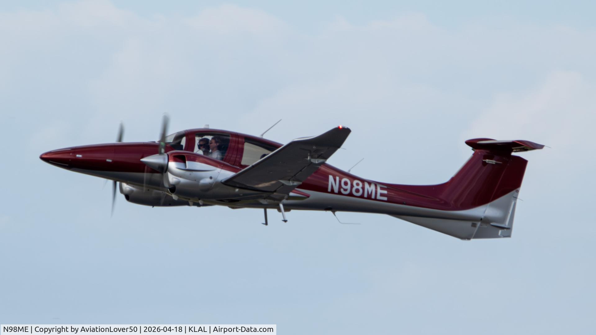 N98ME, 2022 Diamond DA 62 C/N 62.251, DA62