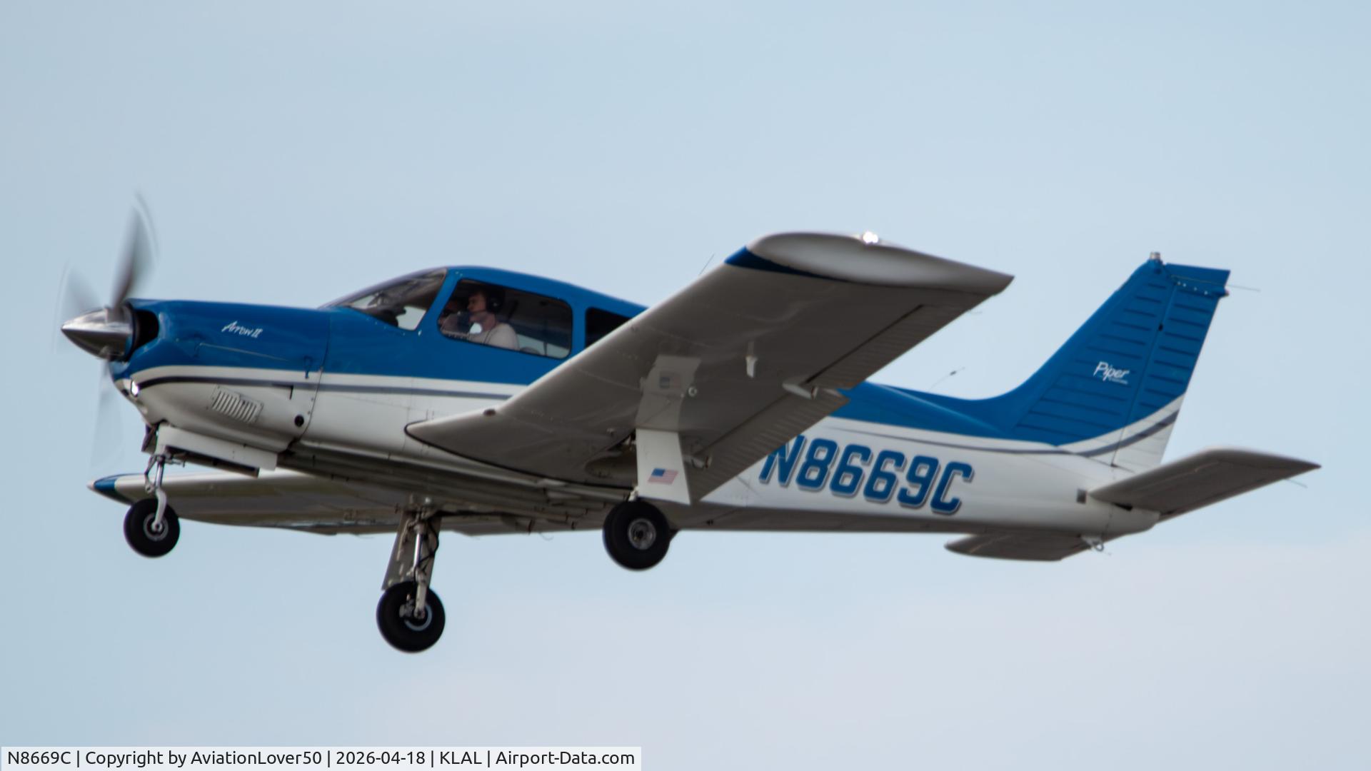 N8669C, 1976 Piper PA-28R-200, c/n 28R-7635178, Cherokee Arrow II