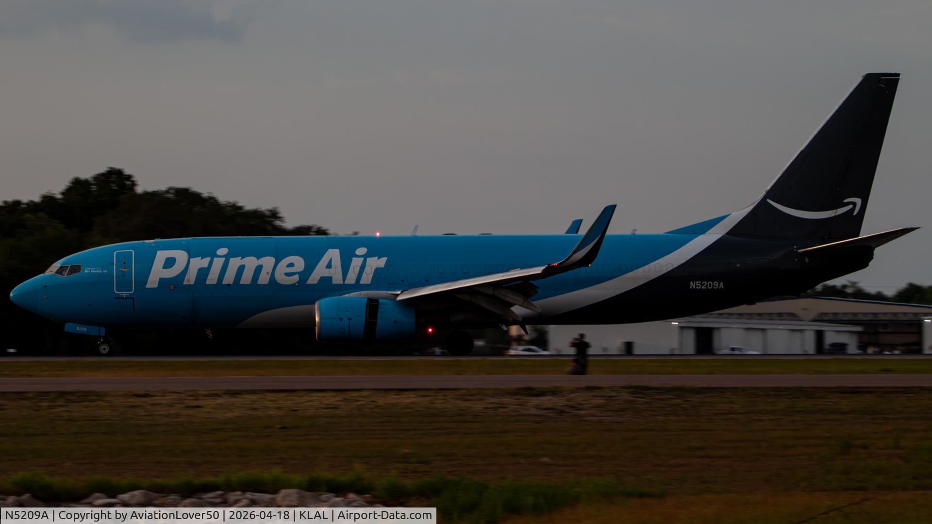 N5209A, 2001 Boeing 737-83N C/N 32579, Amazon 738F