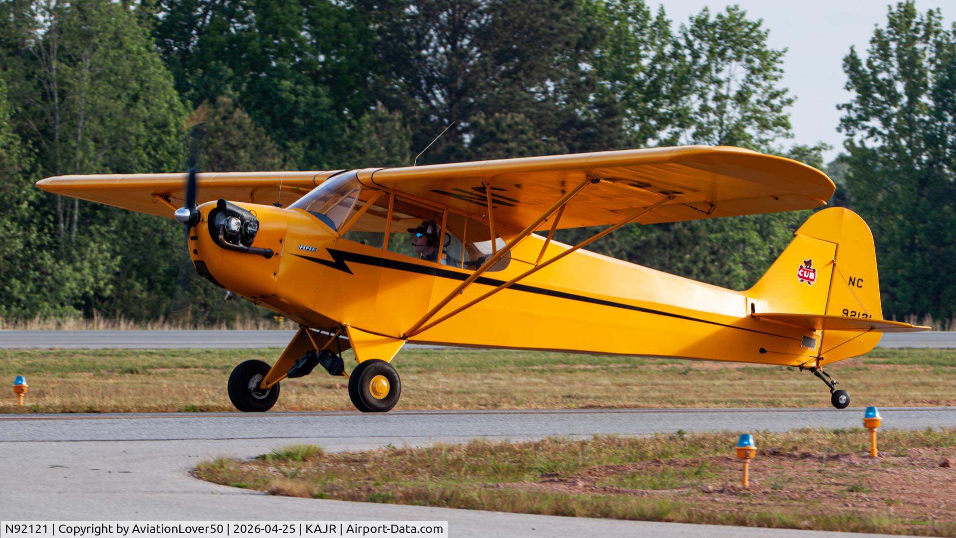 N92121, 1946 Piper J3C-65 Cub C/N 16560, J-3C