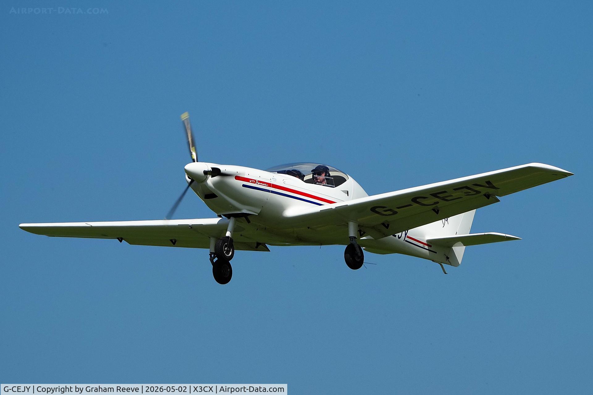 G-CEJY, 2007 Yeoman Dynamic WT9 UK C/N DY165, Departing from Northrepps.