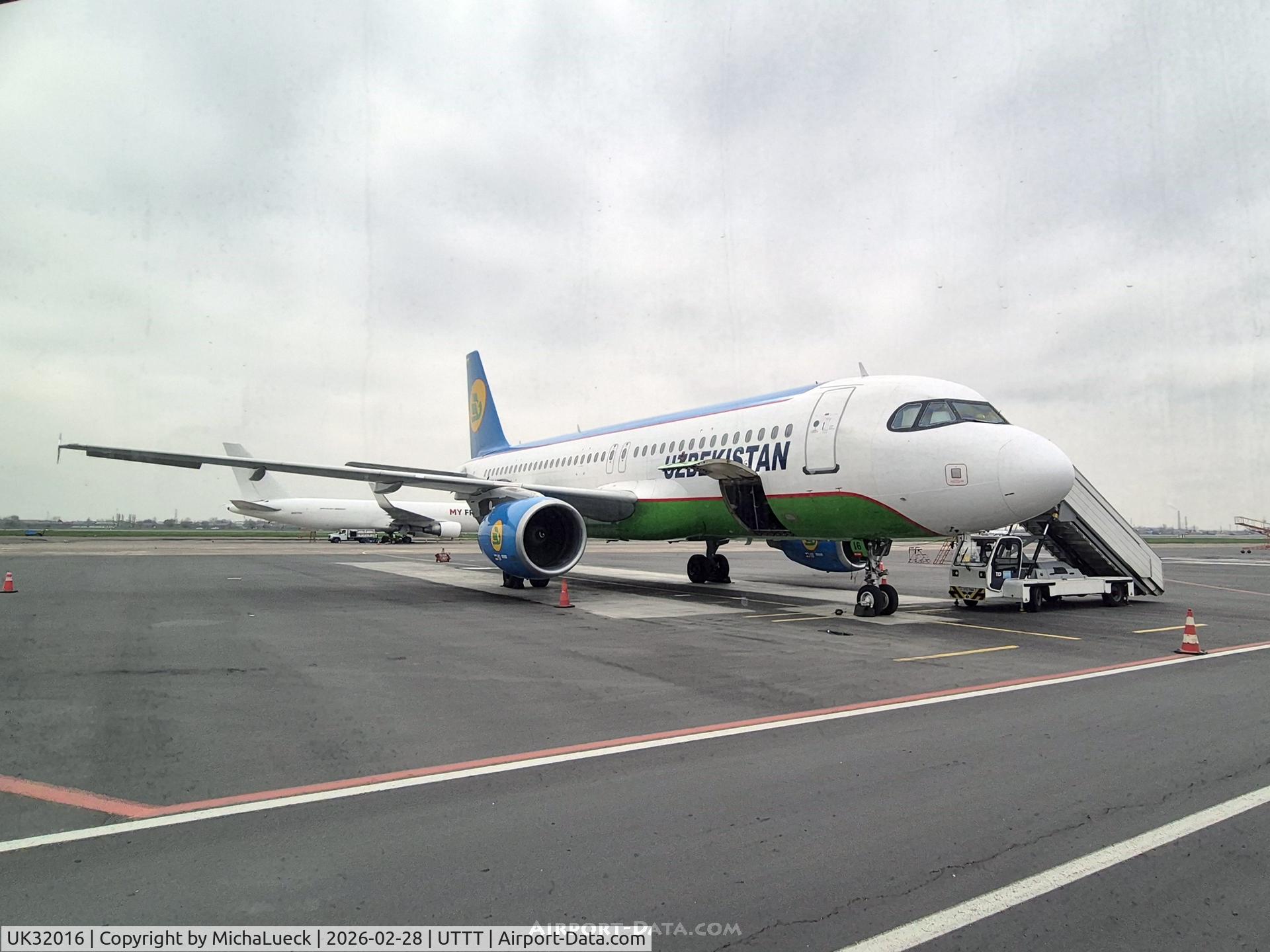 UK32016, 2010 Airbus 320-214 C/N 4492, At Tashkent