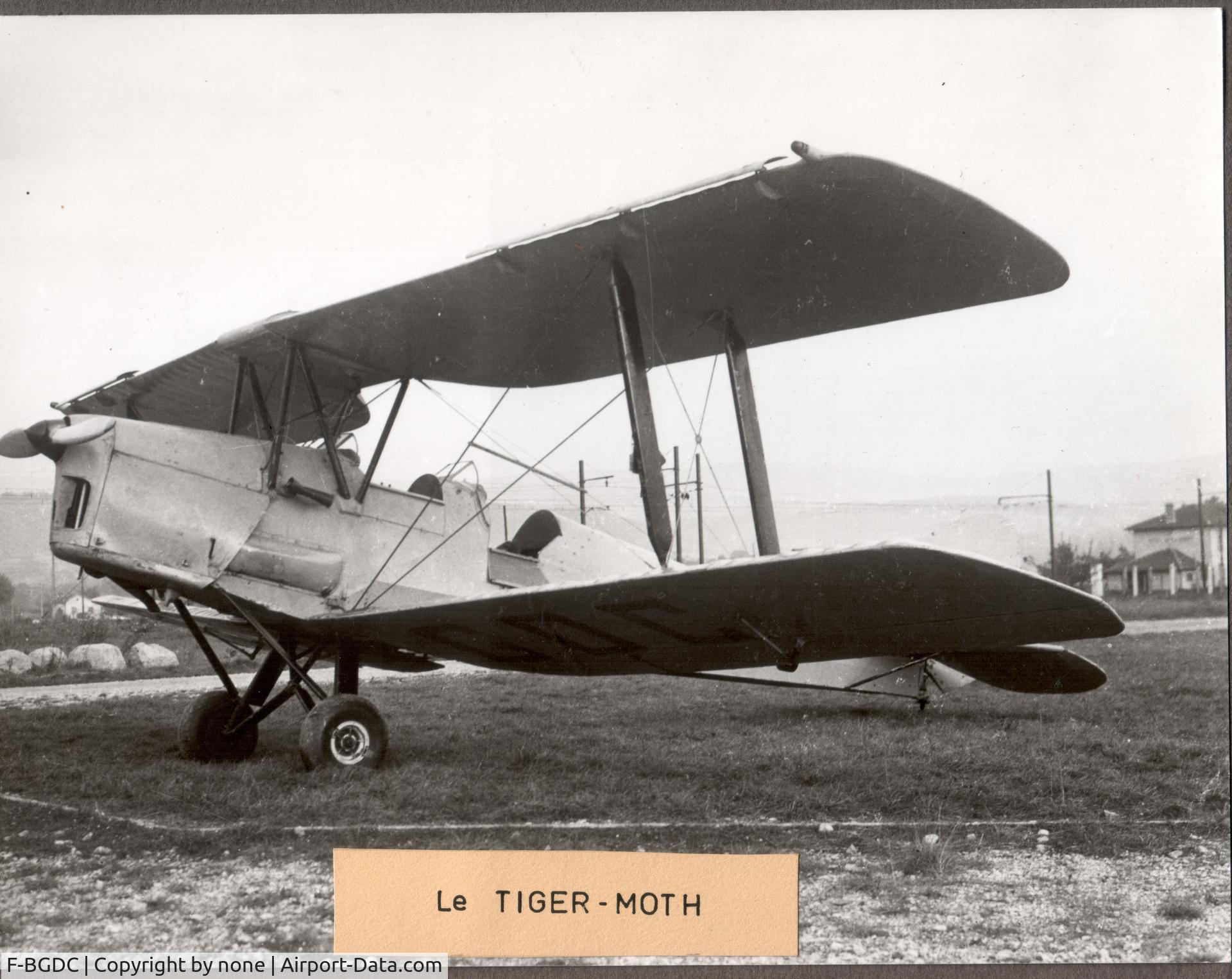 F-BGDC, 1941 De Havilland DH-82A Tiger Moth II, c/n 86534, near LFHS, 195x