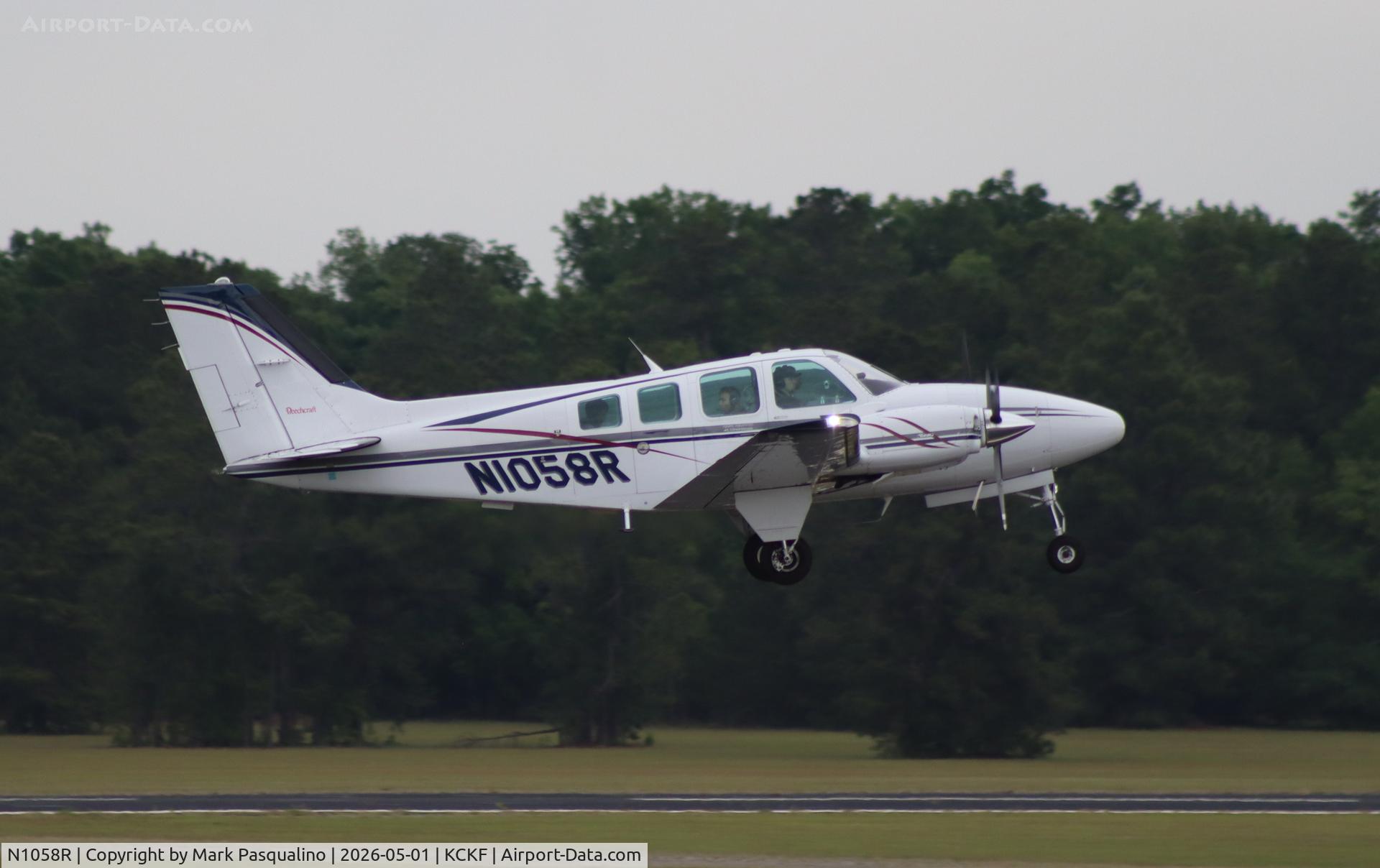 N1058R, 1996 Raytheon Aircraft Company 58 C/N TH-1791, Beech 58
