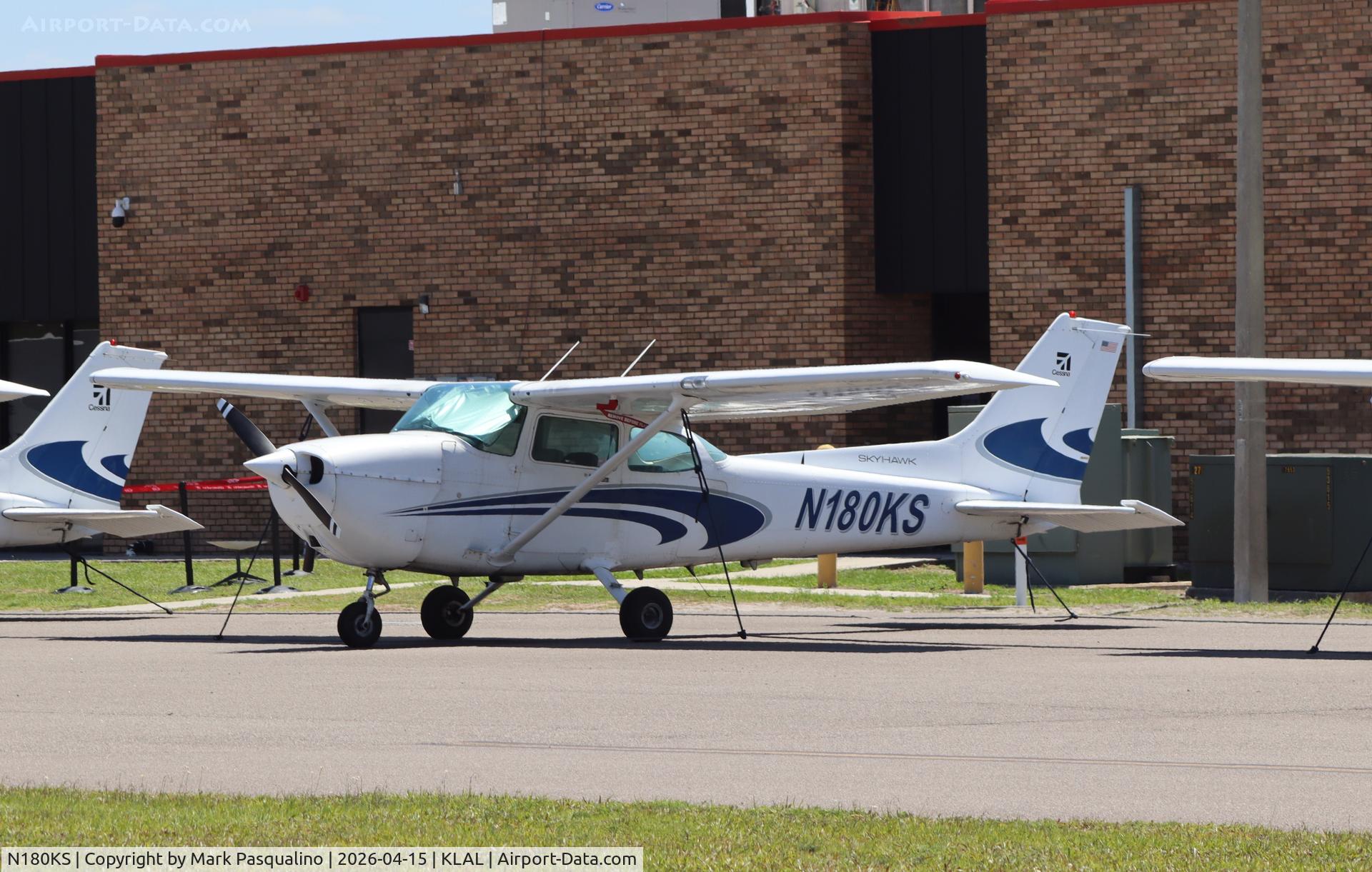 N180KS, 1985 Cessna 172P Skyhawk, c/n 17276467, Cessna 172P