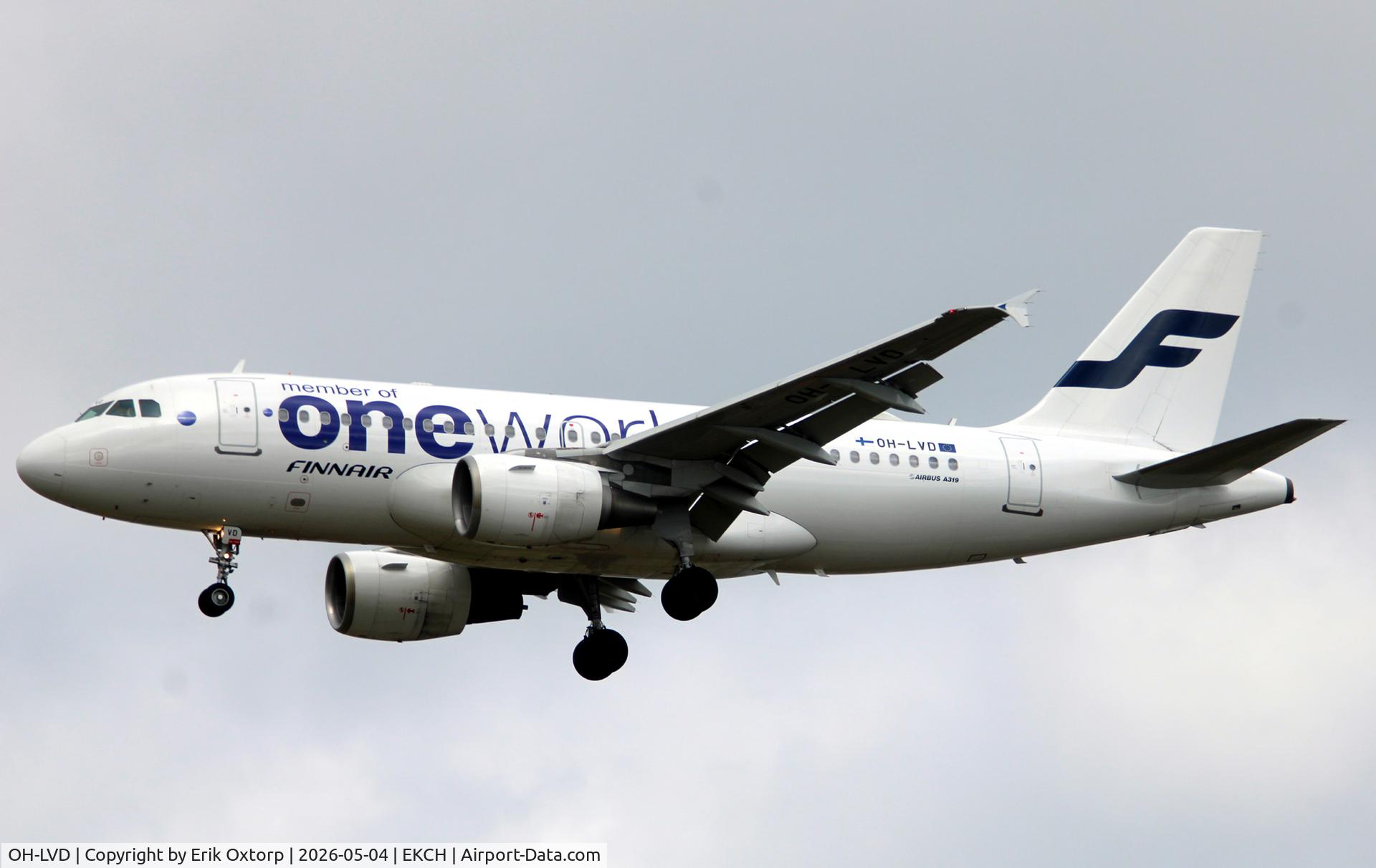 OH-LVD, 2000 Airbus A319-112 C/N 1352, OH-LVD landing rw 22L