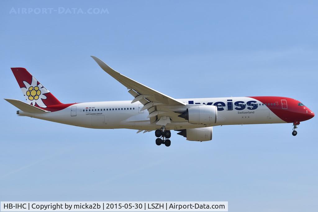 HB-IHC, 2016 Airbus A350-941, c/n 079, Landing