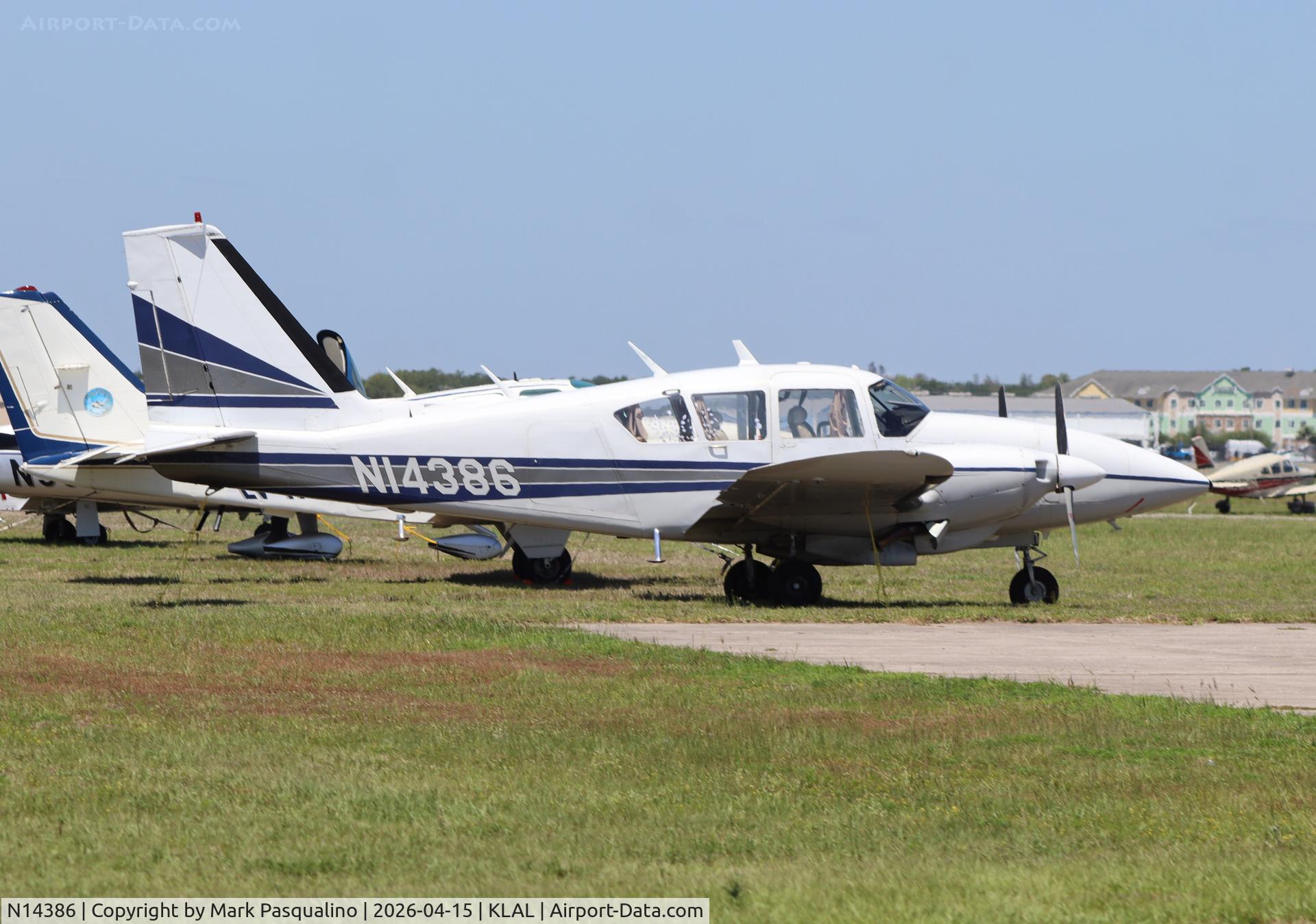 N14386, 1972 Piper PA-23-250 C/N 27-7304980, Piper PA-23-250