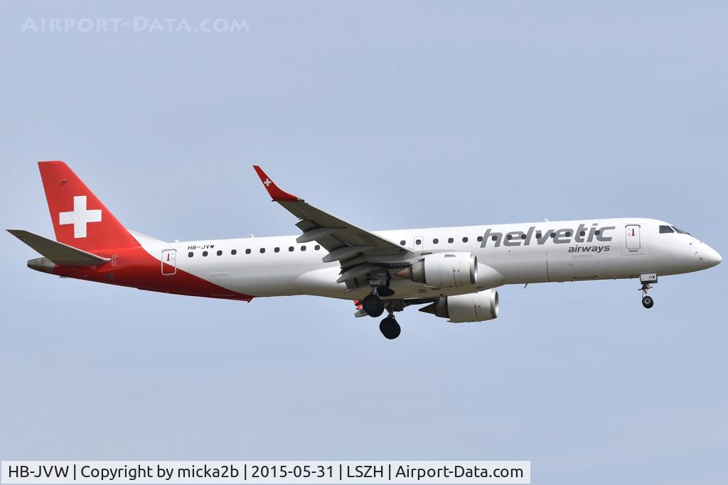 HB-JVW, 2011 Embraer ERJ-195AR (ERJ-190-200 IGW) C/N 19000434, Landing
