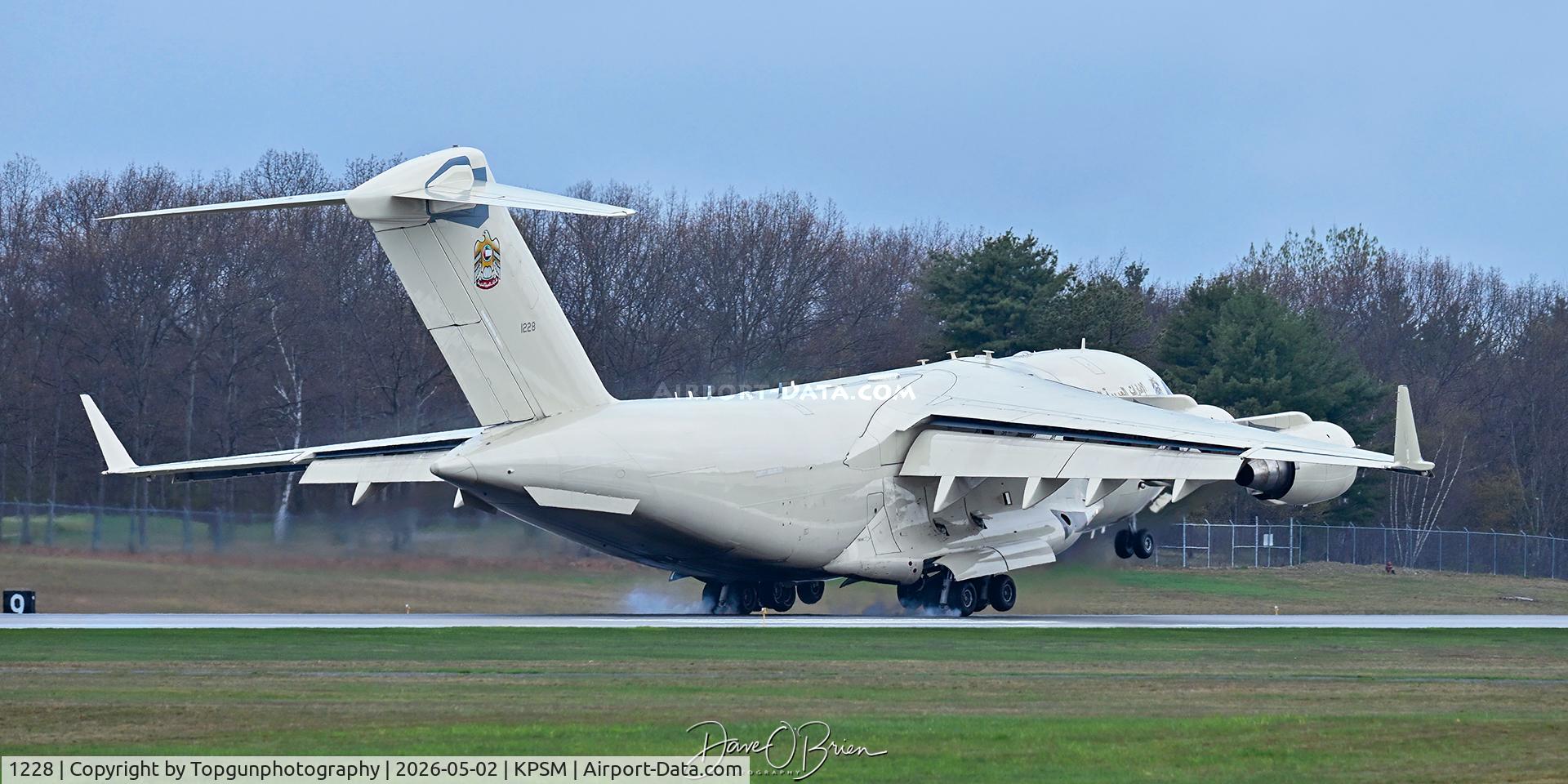 1228, 2012 Boeing C-17A Globemaster III C/N F-247, 15th Strategic Airlift Sq	
Abu Dhabi/Zayed Intl, UAE