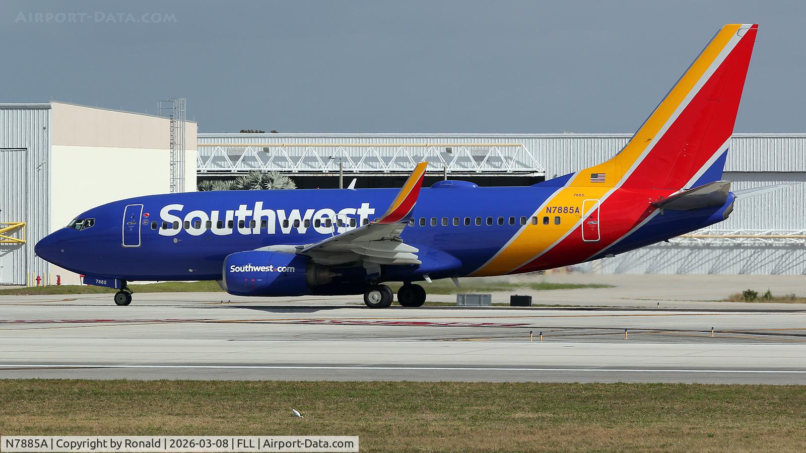 N7885A, 2002 Boeing 737-76N, c/n 33379, at fll
