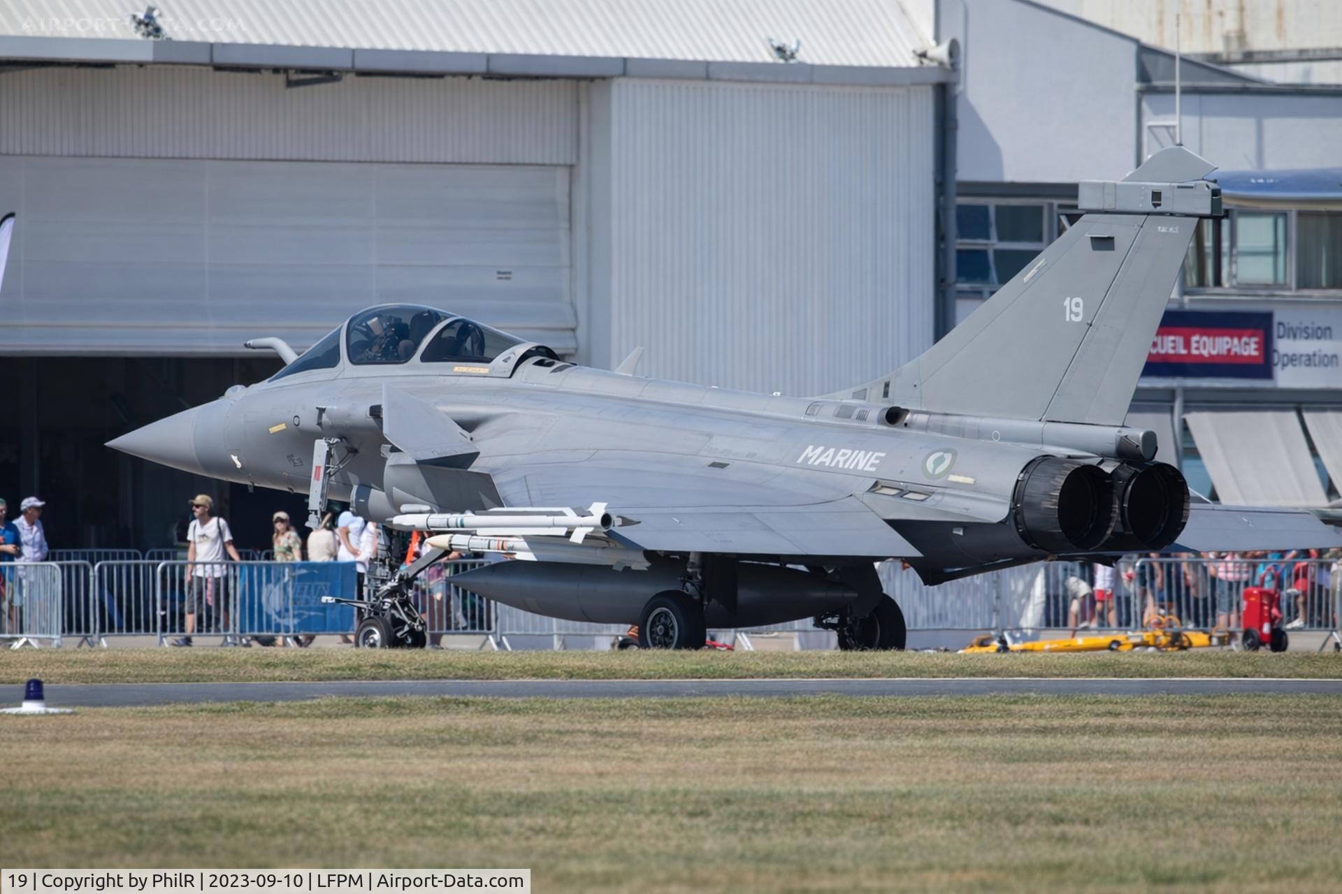 17, Nord Nord 2500 C/N 17, 19 Dassault Rafale M French Navy Air Legend Melun-Villaroche 

