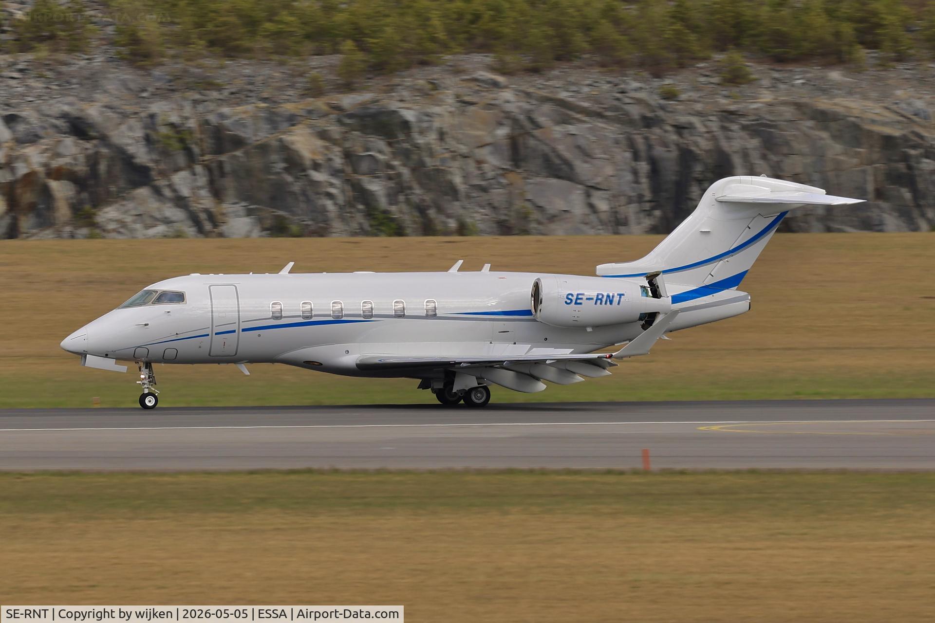 SE-RNT, 2021 Bombardier Challenger 350 (BD-100-1A10) C/N 20882, Rwy 01R