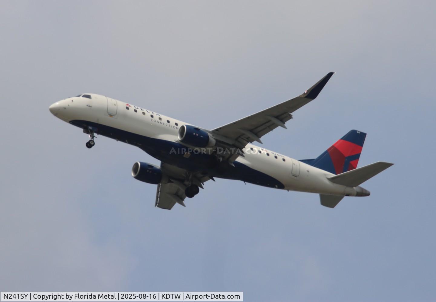 N241SY, 2016 Embraer 175LR (ERJ-170-200LR), c/n 17000585, SKW/DAL E175 zx roc-dtw