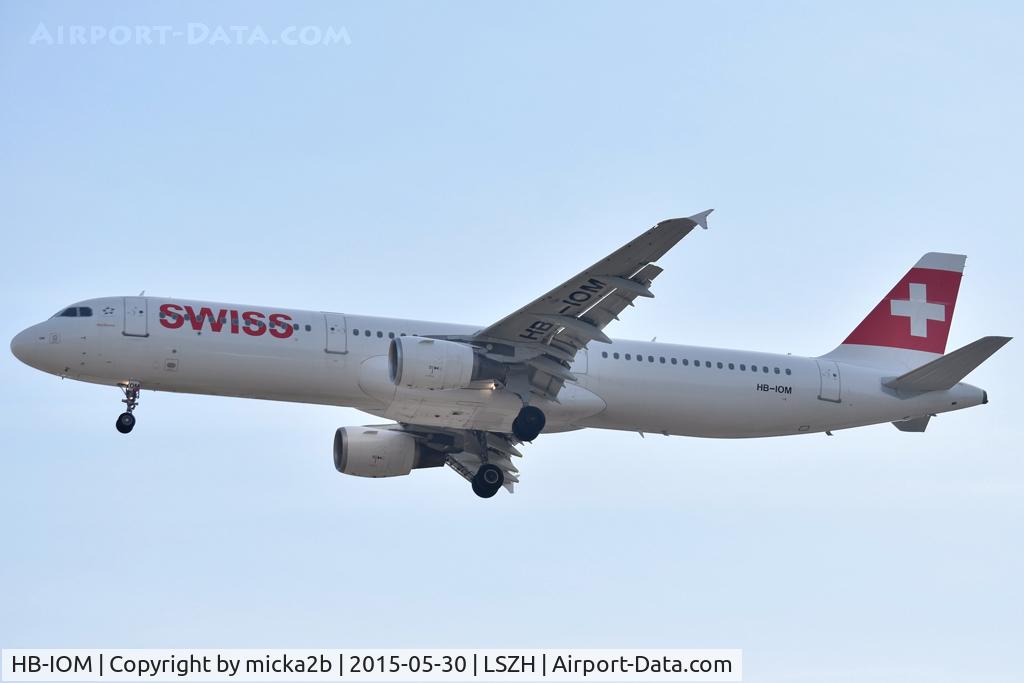 HB-IOM, 2010 Airbus A321-212 C/N 4534, Landing