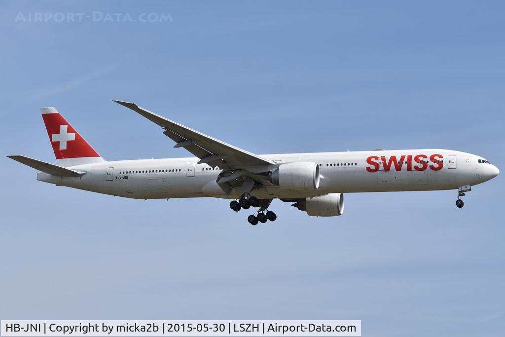 HB-JNI, 2018 Boeing 777-3DE/ER C/N 62754, Landing