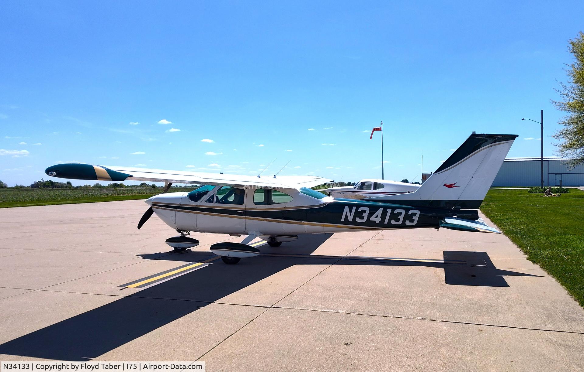 N34133, 1971 Cessna 177B Cardinal C/N 17701654, On the ramp in Osceola Iowa