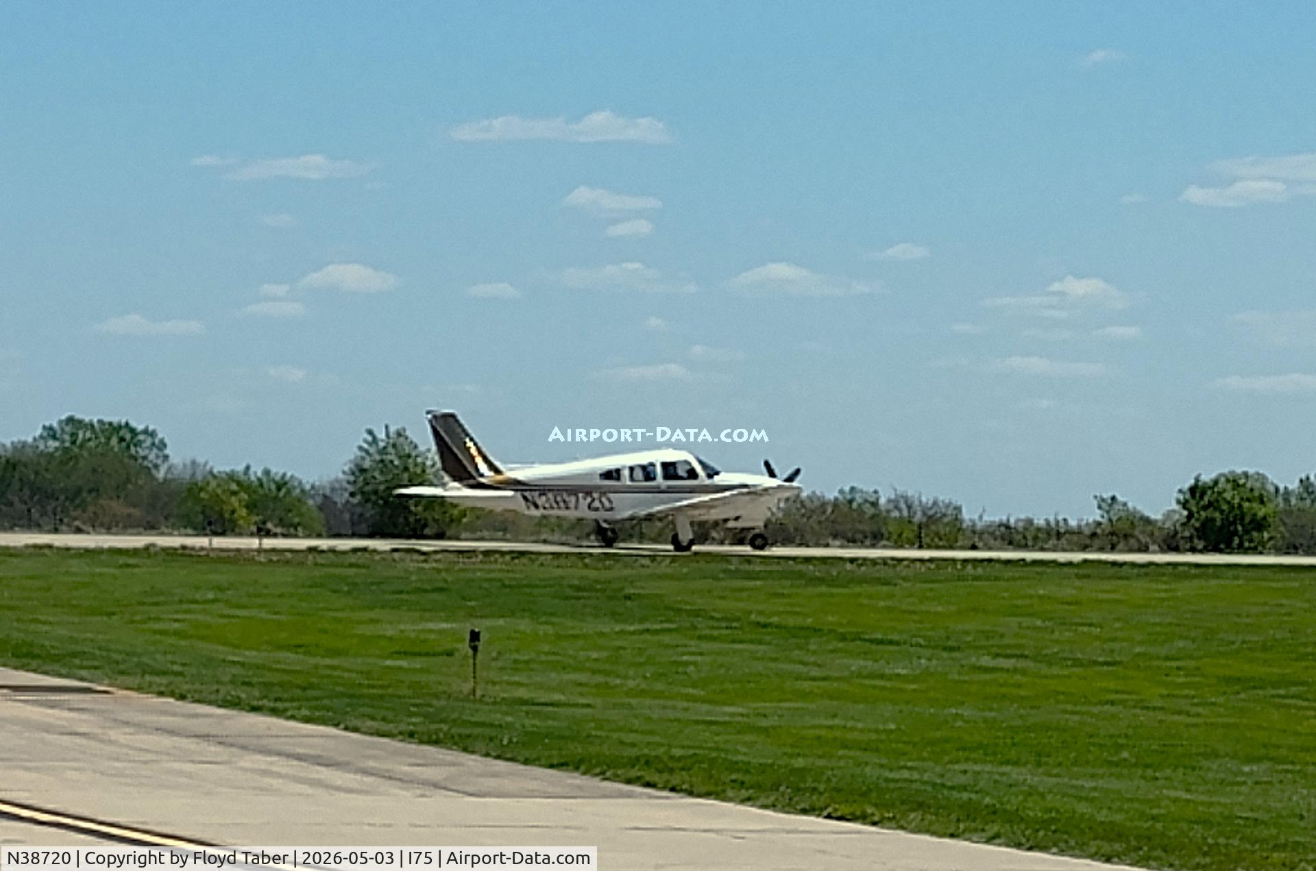 N38720, 1977 Piper PA-28R-201T Cherokee Arrow III C/N 28R-7703264, Back taxi on Runway 36