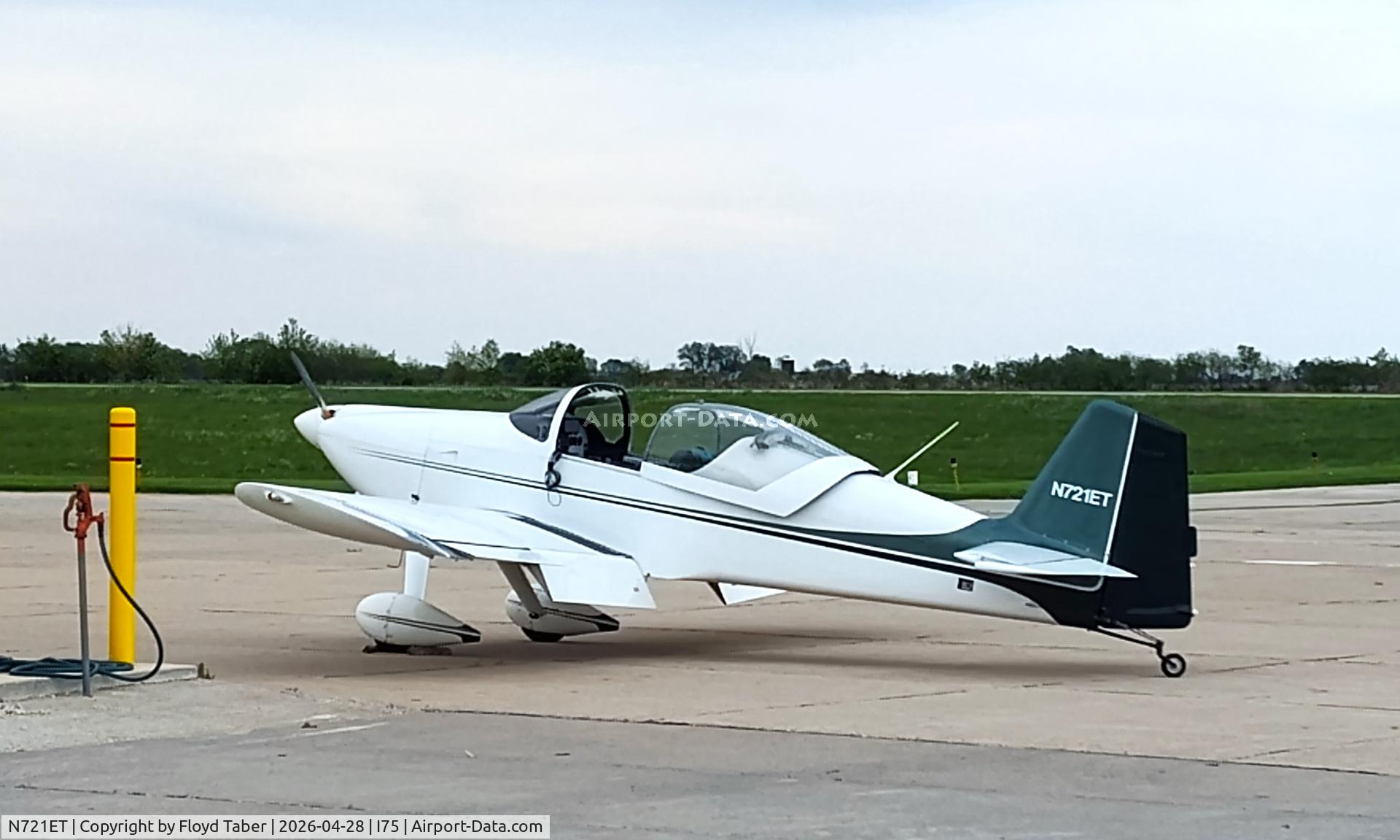 N721ET, 2001 Vans RV-6 C/N 20409, Fueling up @ I75