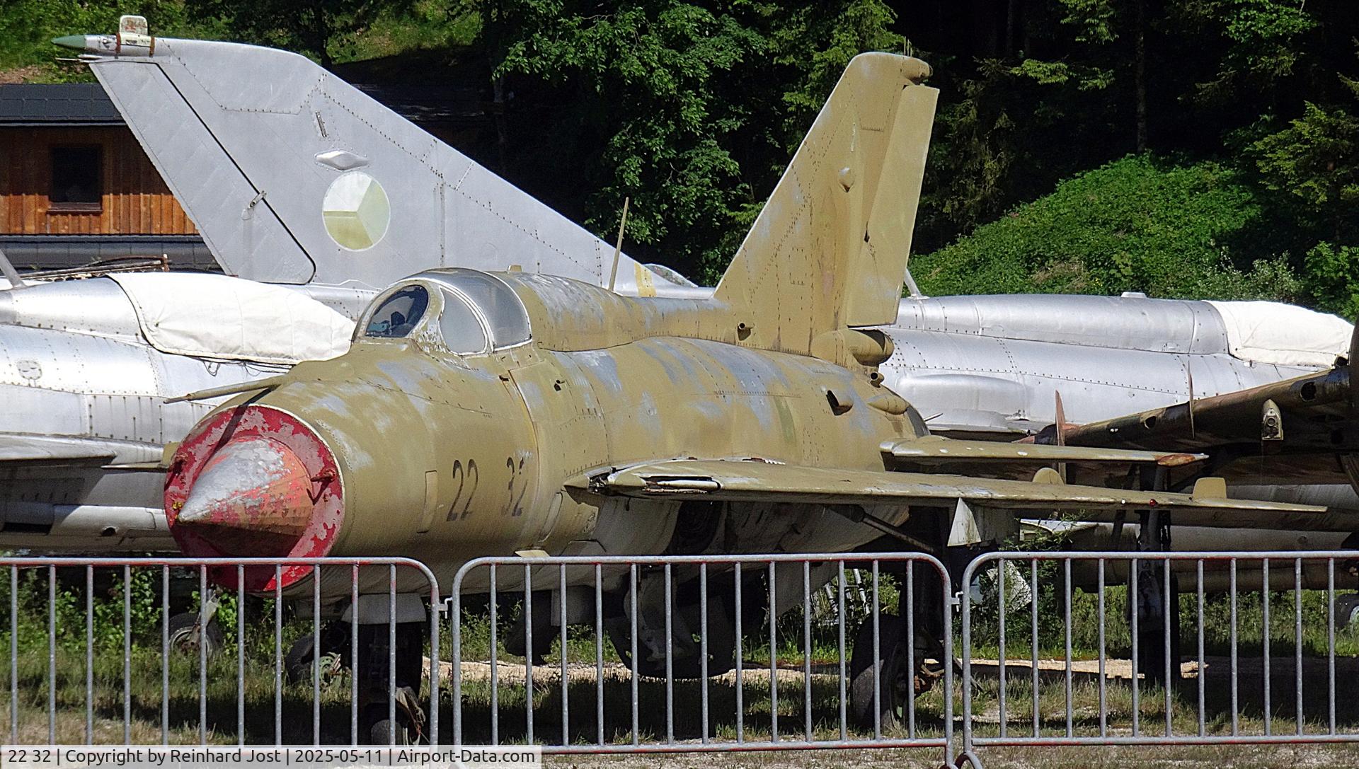 22 32, Mikoyan-Gurevich MiG-21SPS, c/n 94A4506, Ex-German AF 22+32 Fishbed-F (ex-East German AF 833 / 866) at the Fahrzeug-Technik Museum Bad Ischl, Austria
