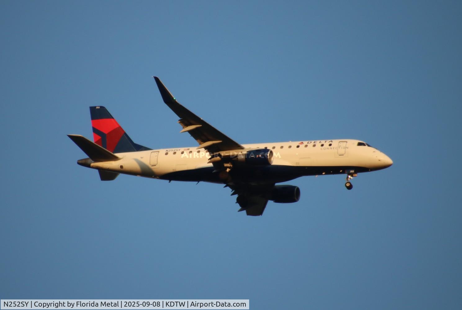 N252SY, 2016 Embraer 175LR (ERJ-170-200LR), c/n 17000612, SKW/DAL E175 zx cha-dtw