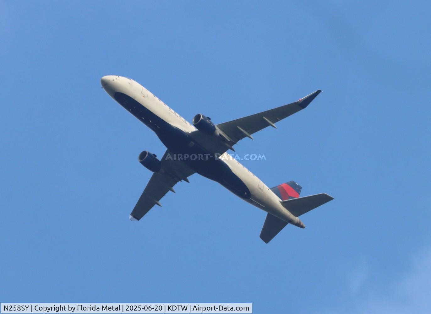 N258SY, 2017 Embraer 175LR (ERJ-170-200LR), c/n 17000655, SKW/DAL E175 zx mdw-dtw