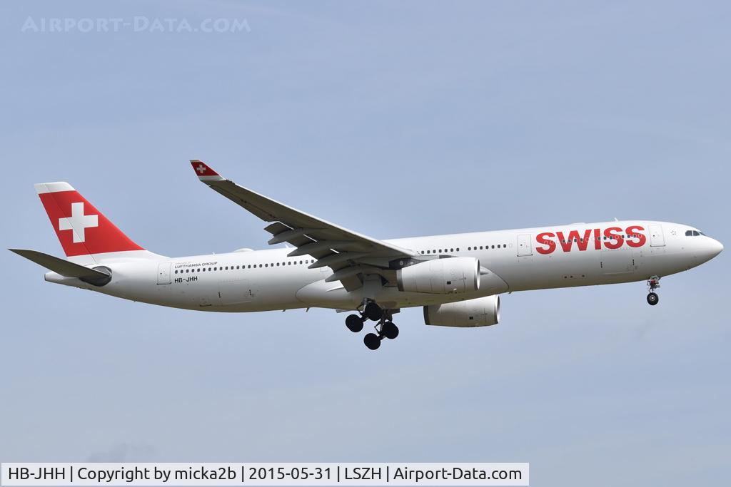 HB-JHH, 2010 Airbus A330-343X C/N 1145, Landing