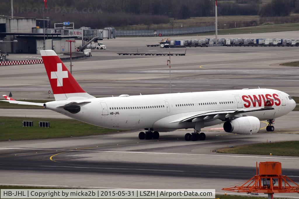 HB-JHL, 2011 Airbus A330-343X, c/n 1290, Taxiing
