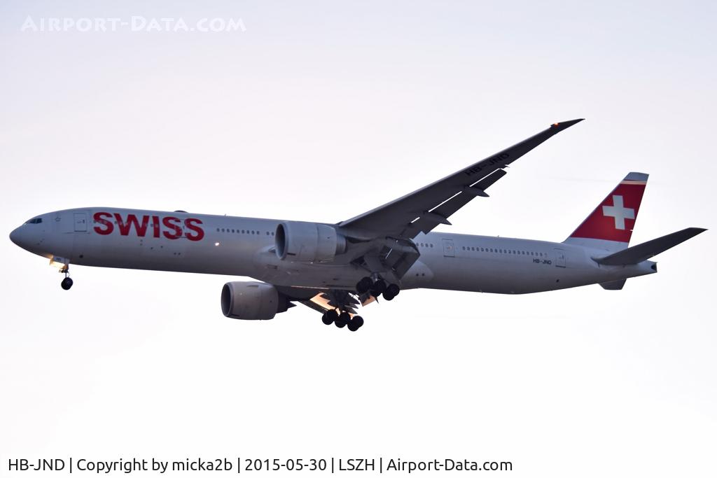 HB-JND, 2016 Boeing 777-3DE/ER C/N 44585, Landing