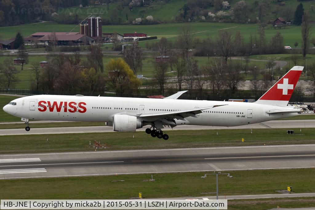 HB-JNE, 2016 Boeing 777-3DE/ER C/N 44586, Landing