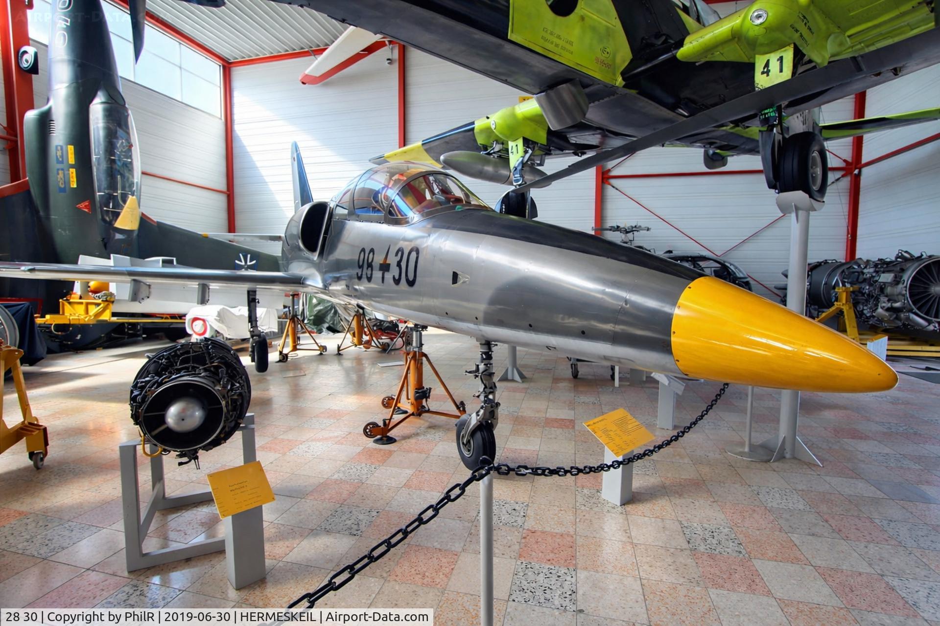 28 30, Lockheed TF-104G Starfighter, c/n 583F-5960, 28+30 (180 NVAf) Aero Albatros L-39 ZO Hermeskeil 
