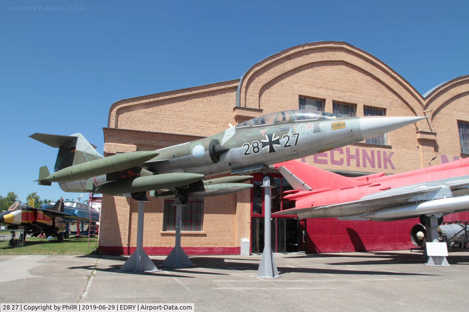 28 27, Lockheed TF-104G Starfighter, c/n 583F-5957, 28+27 Lockheed TF-104G Starfighter WGAF Speyer 29.06.19 (2).JPG
