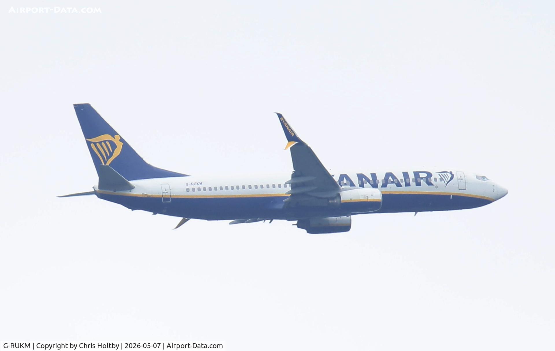 G-RUKM, 2009 Boeing 737-8AS C/N 37527, Over Great Amwell, Herts into Stansted, Essex