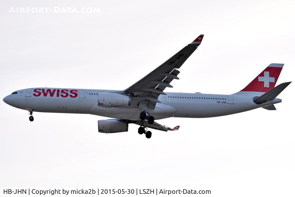 HB-JHN, 2013 Airbus A330-343X, c/n 1403, Landing