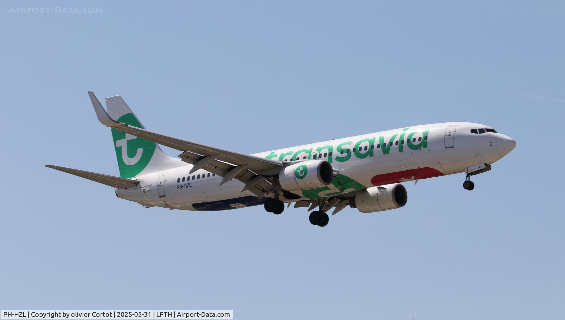 PH-HZL, 2001 Boeing 737-8K2 C/N 30391, landing in 2025