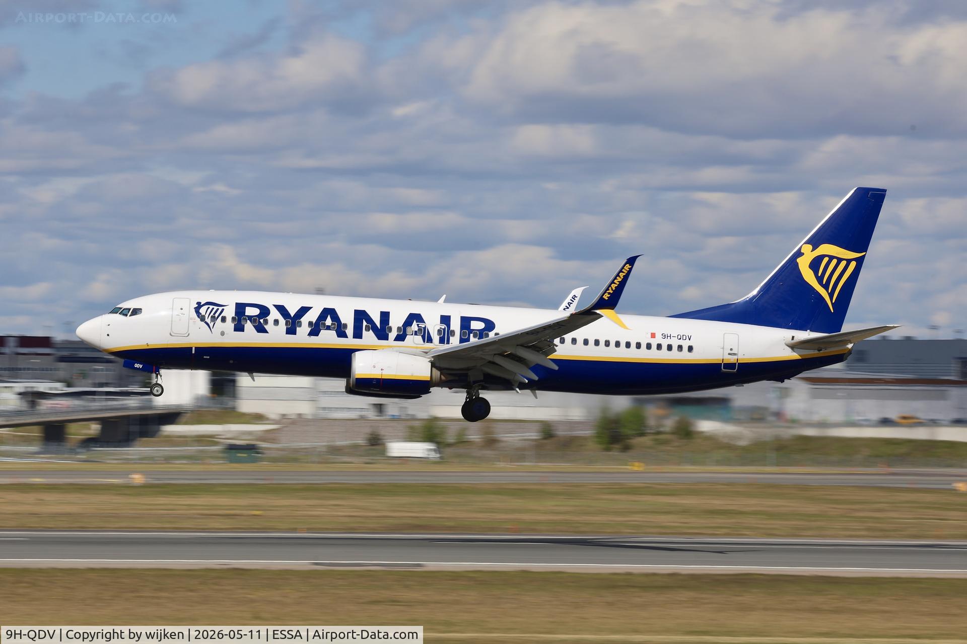 9H-QDV, 2017 Boeing 737-8AS C/N 44771, Rwy 19L