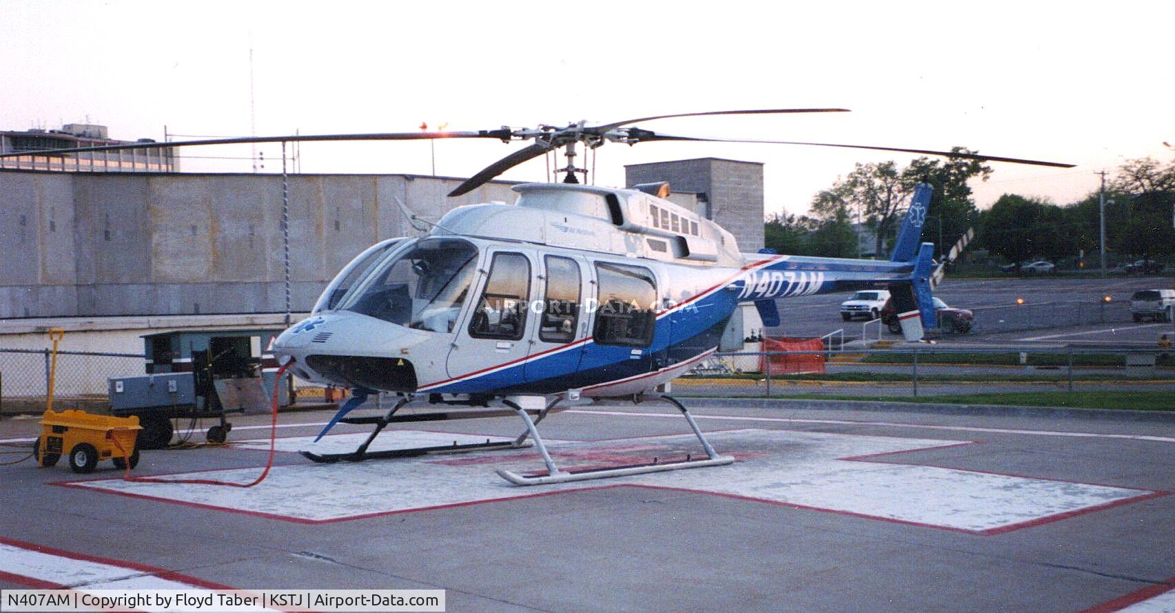 N407AM, 1998 Bell 407, c/n 53309, On the helipad
