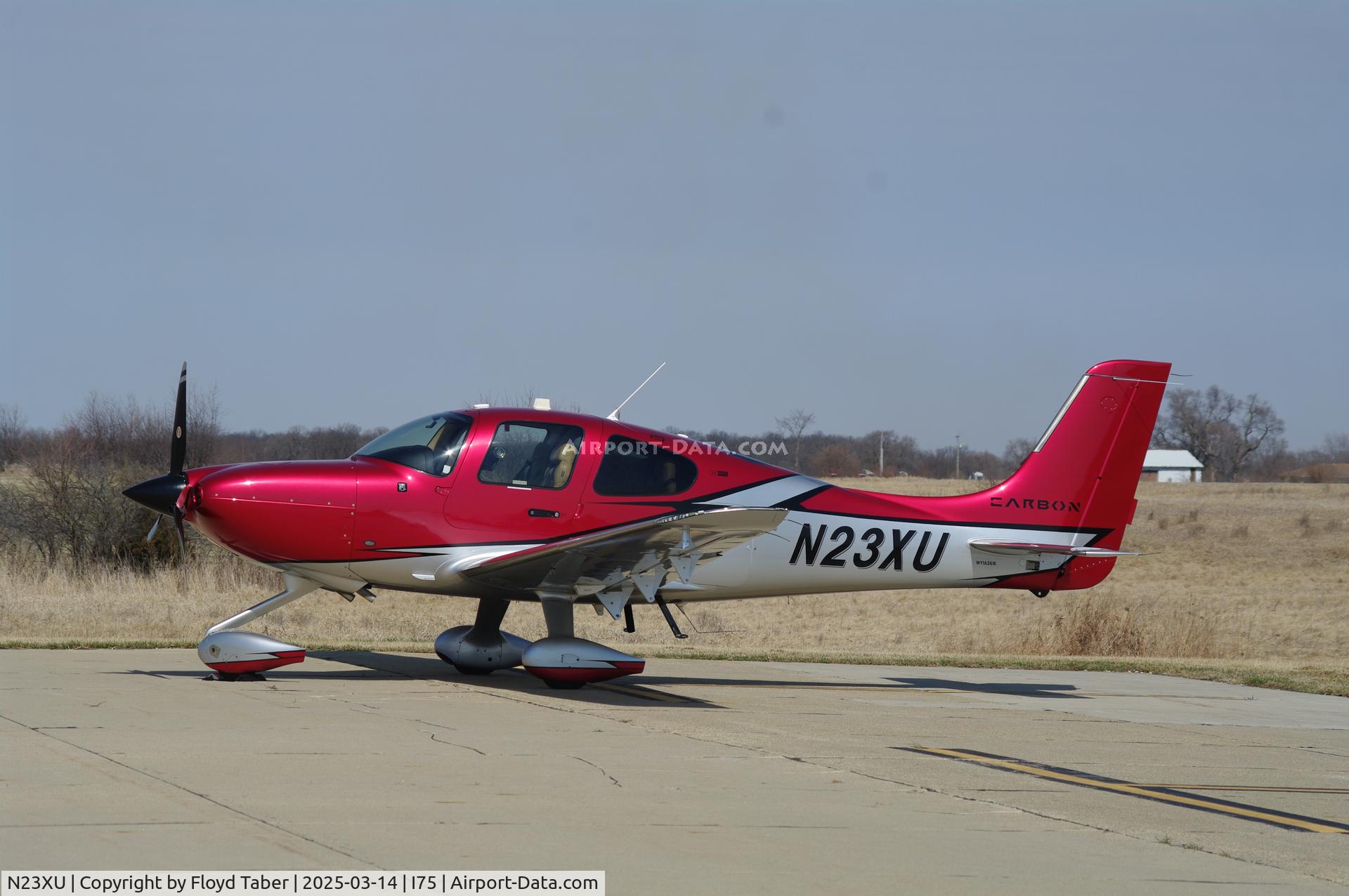 N23XU, 2022 Cirrus Design Corp SR22, c/n 8633 l/n 8633, On the ramp
