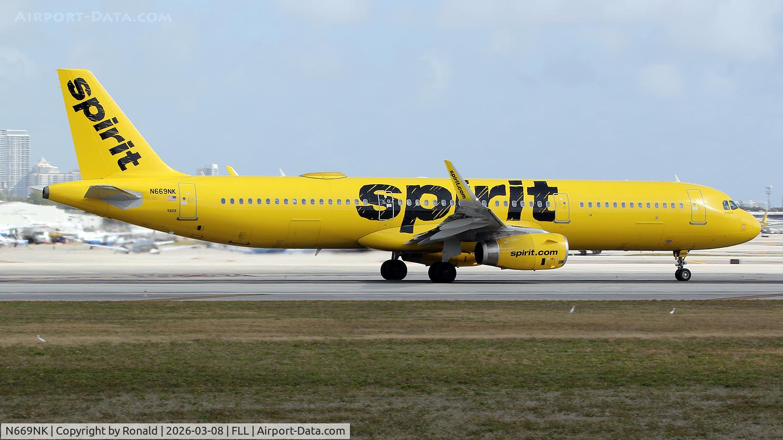 N669NK, 2016 Airbus A321-231 C/N 7296, at fll