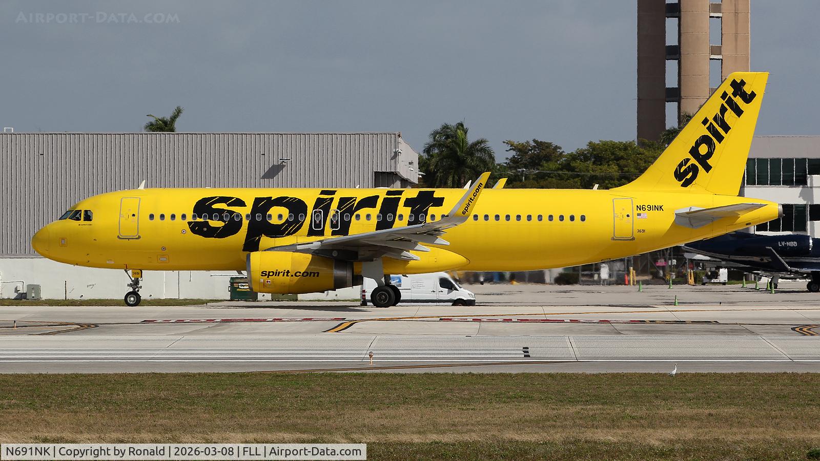 N691NK, 2018 Airbus A320-232 C/N 8613, at fll
