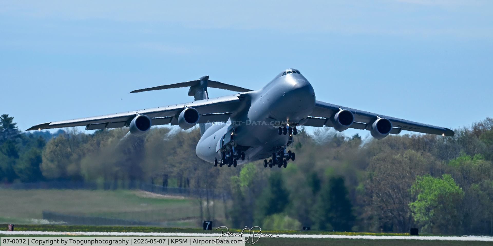 87-0032, 1987 Lockheed C-5M Super Galaxy C/N 500-0118, REACH2172 lifts off RW34