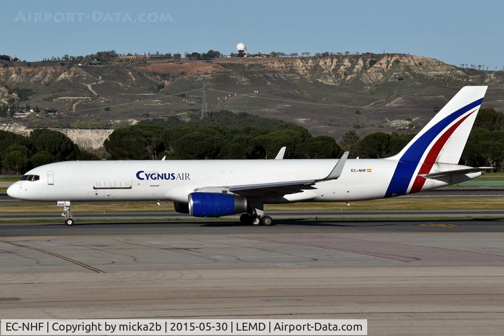 EC-NHF, 1991 Boeing 757-223(F), c/n 24613, Taxiing
