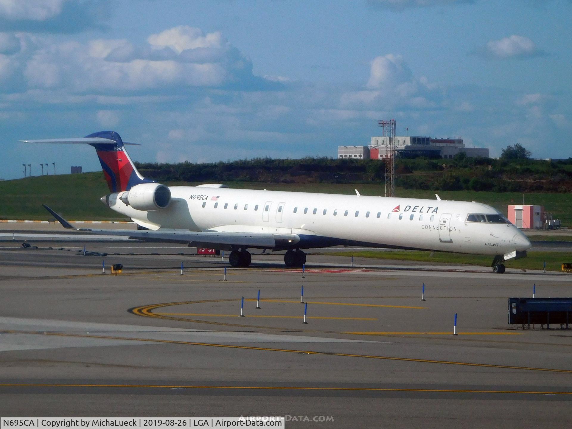 N695CA, 2006 Bombardier CRJ-900ER (CL-600-2D24) C/N 15097, At La Guardia